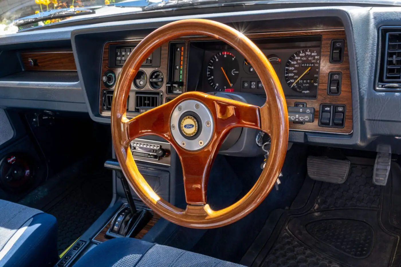 Ford Granada Ghia X dashboard