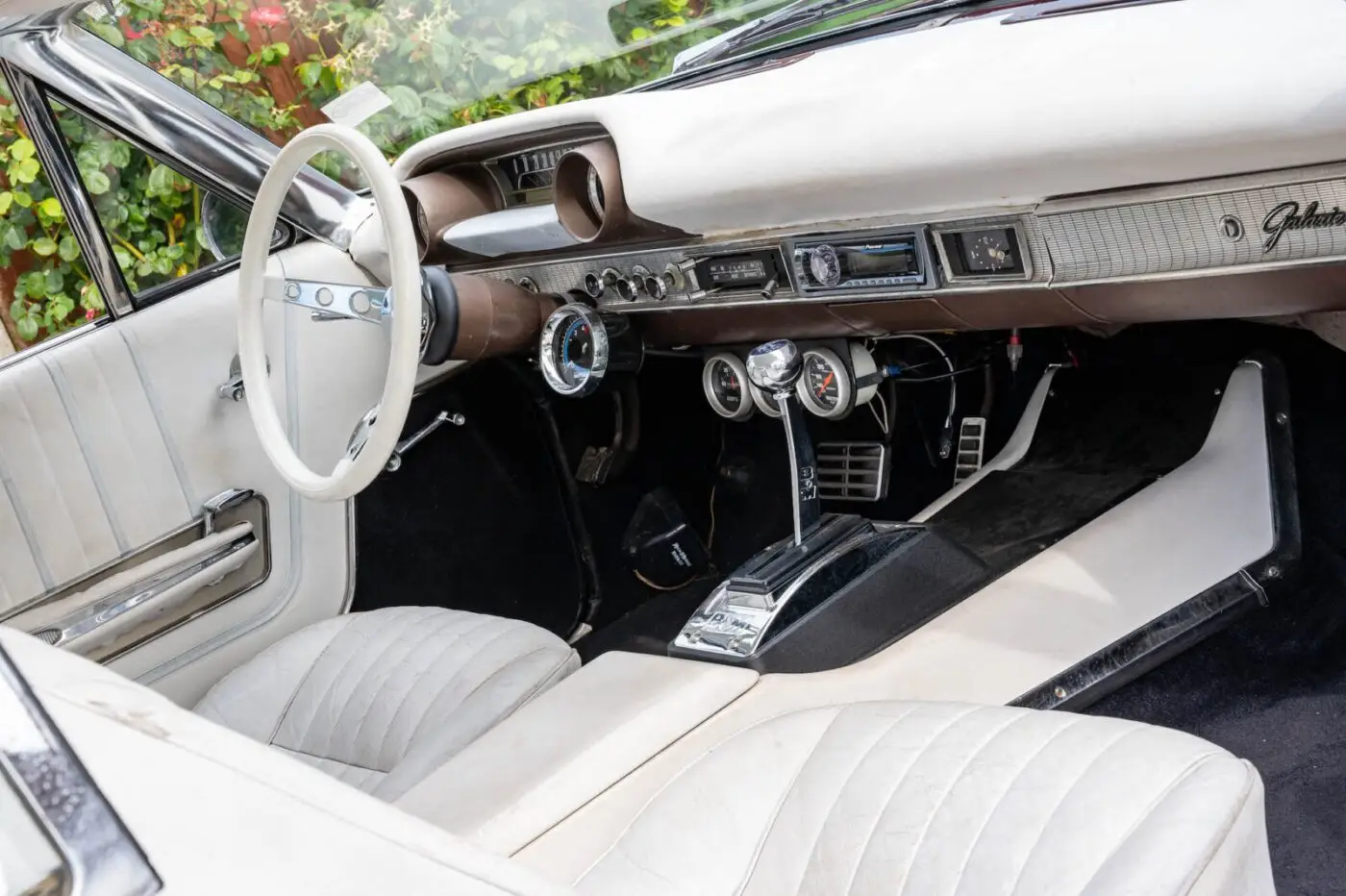 Ford Galaxie white interior