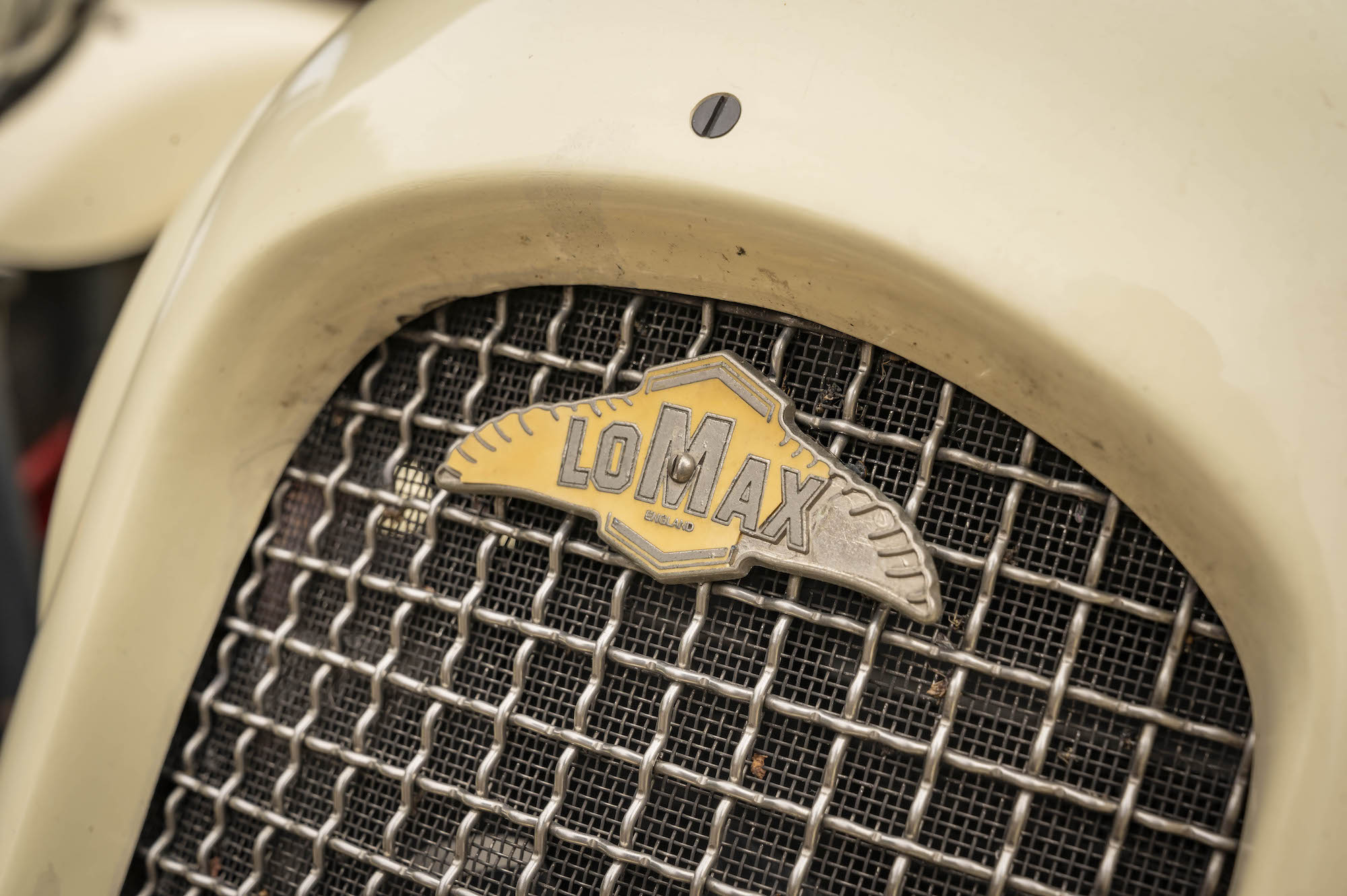 Lomax 223 grille badge