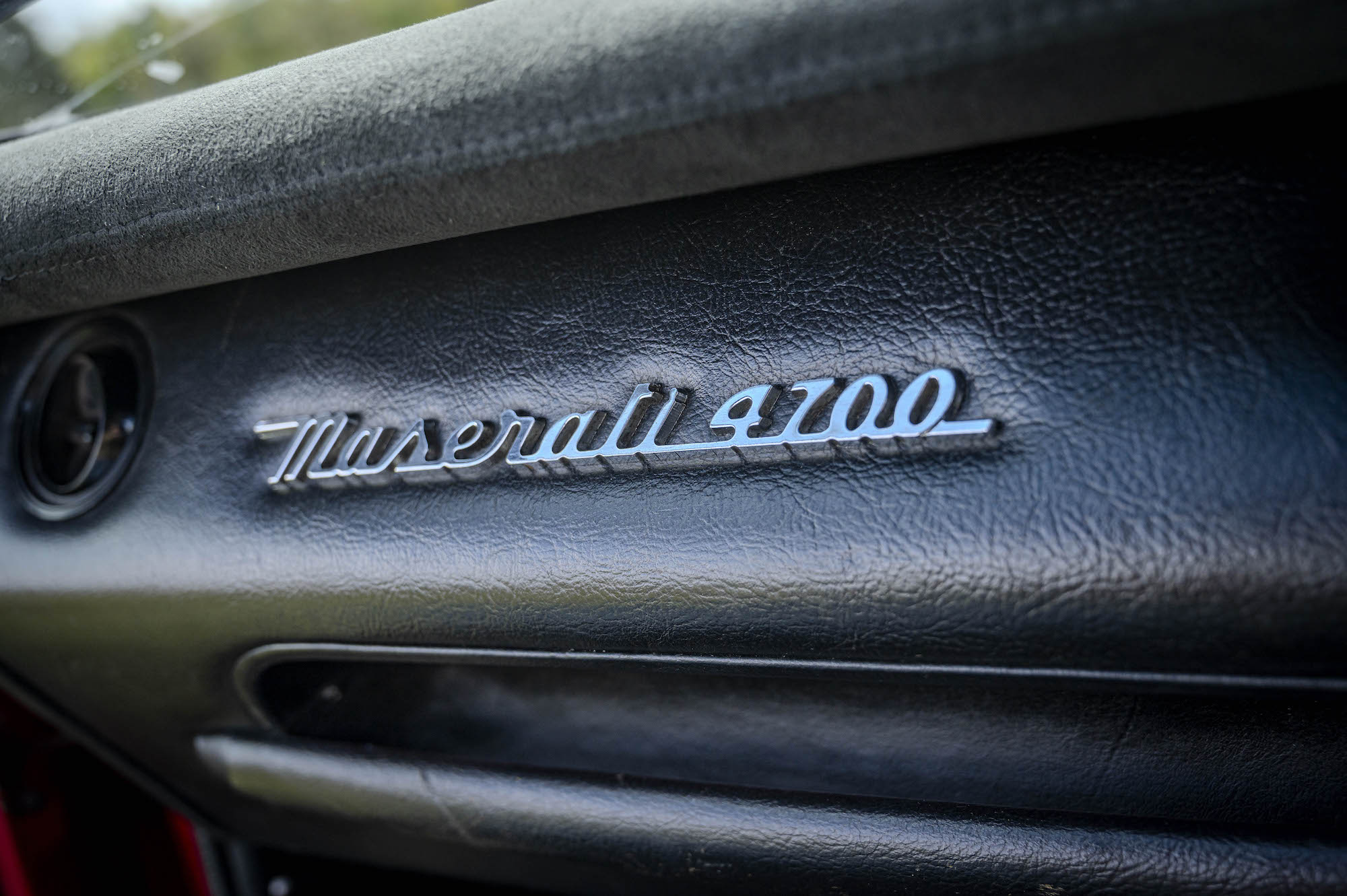Maserati 4700 badge