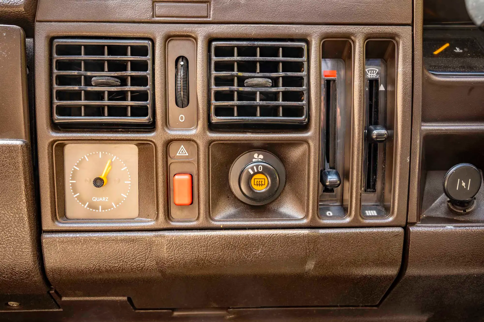 Vauxhall Nova Cabriolet air vents and clock